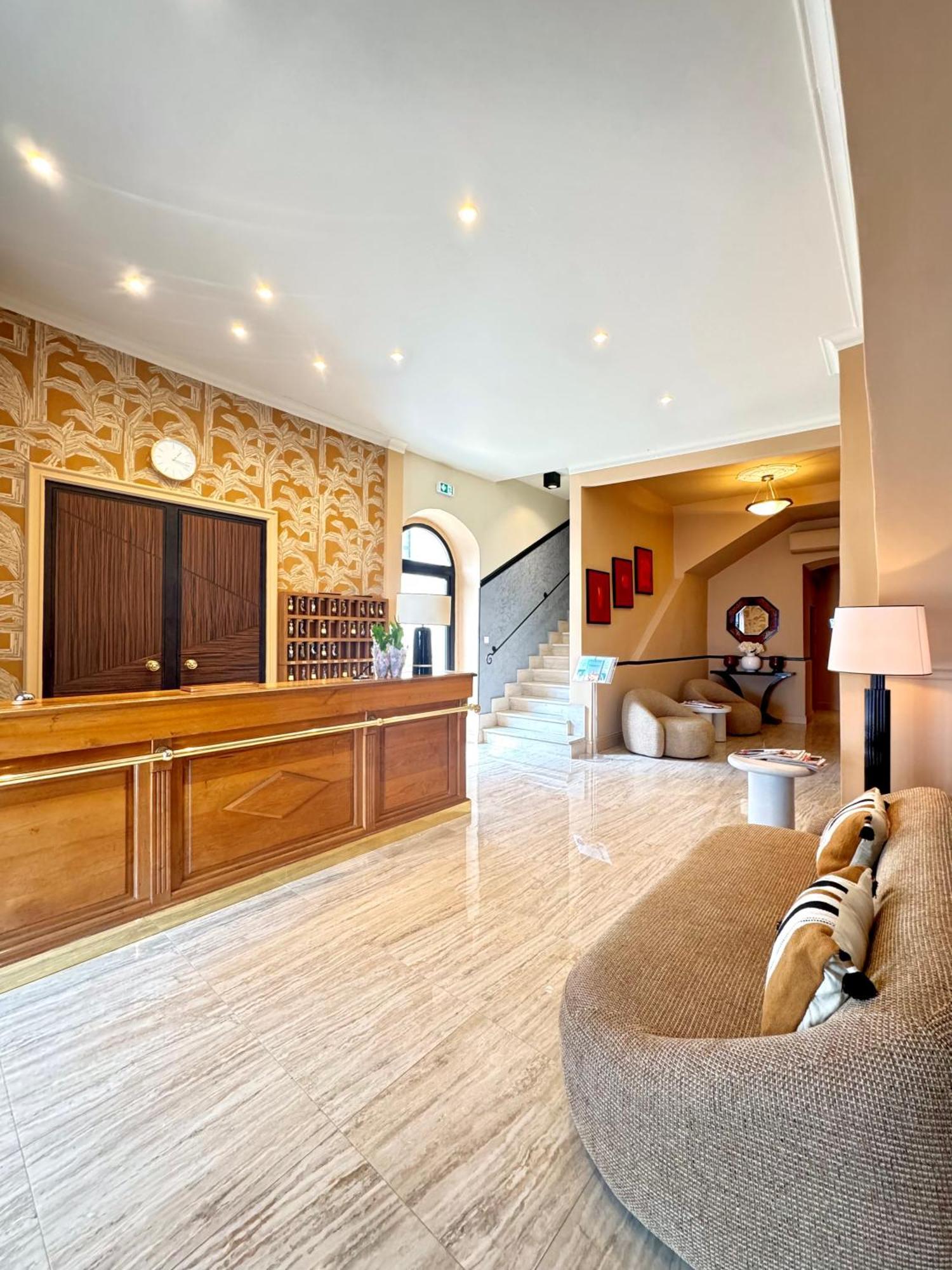 Hotel Restaurant Christophe Colomb Calvi  Exterior photo